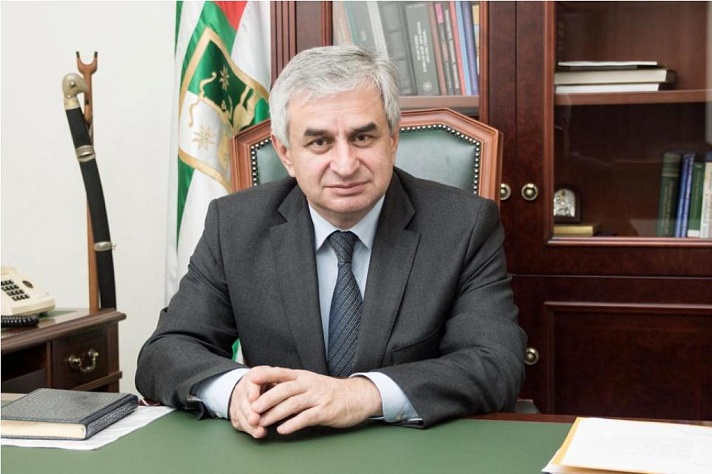ოკუპირებულ აფხაზეთში რაულ ხაჯიმბას გადადგომას ითხოვენ