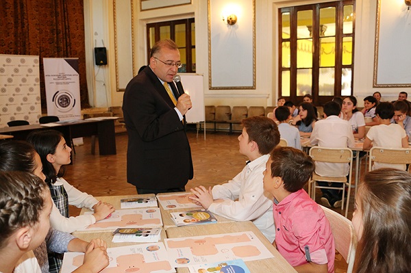 კობა გვენეტაძემ ფულის ისტორიისა და პირადი ფინანსების მართვის შესახებ 23-ე საჯარო სკოლის მოსწავლეებთან ისაუბრა