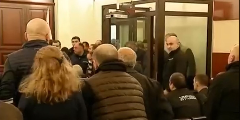 ლოცვა უნდა თქვათ ეკლესიაში, ახლა სასამართლო დარბაზში იმყოფებით - მოსამართლე „ქართული მარშის“ წევრს