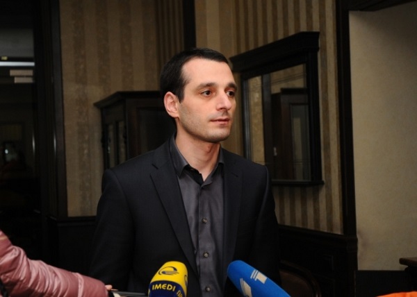 პარლამენტის საგამოძიებო კომისიის თავმჯდომარე დღეს ზაზა სარალიძეს შეხვდება