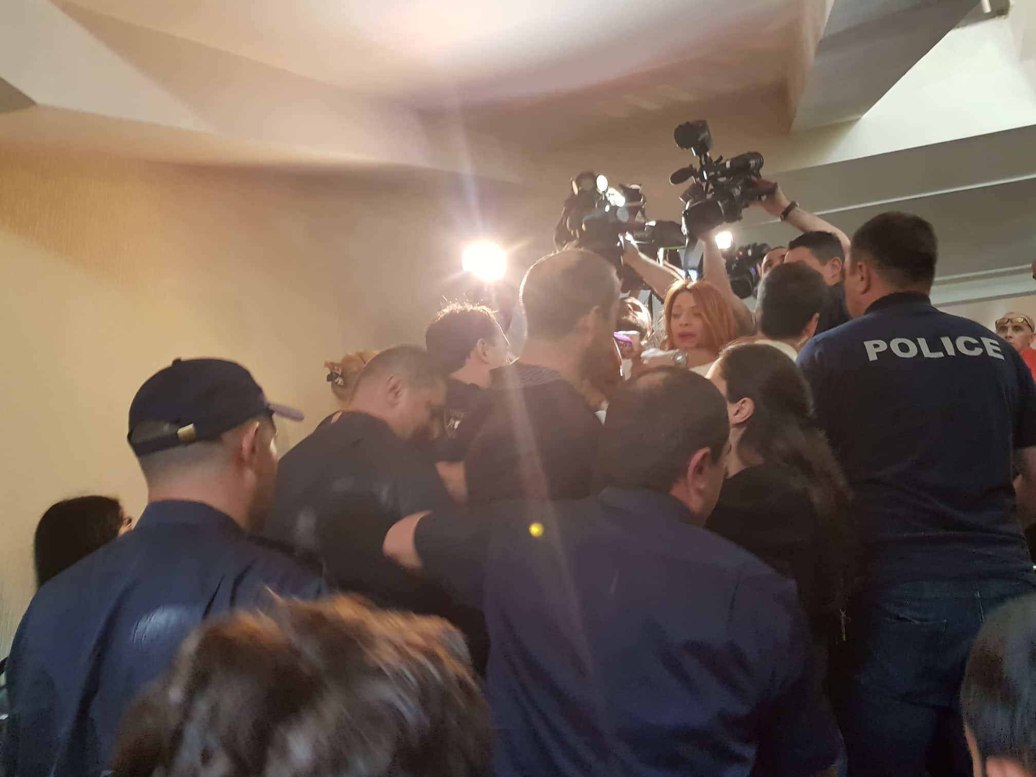 სასამარლოში ზვიად კუპრავასა და სამართალდამცველებს შორის დაპირისპირება მოხდა