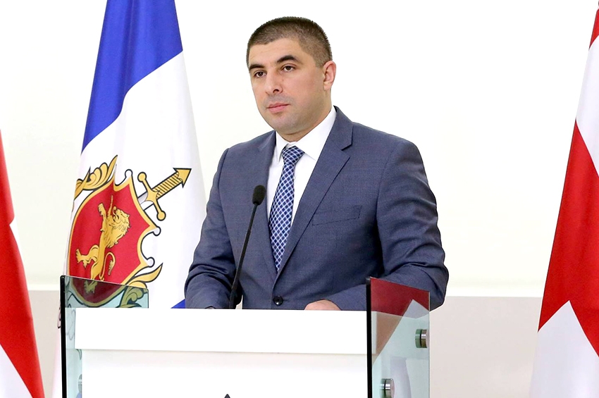 „ნაციონალური მოძრაობის“ წევრი ნიკა მელია დაკავებული არ არის - შსს