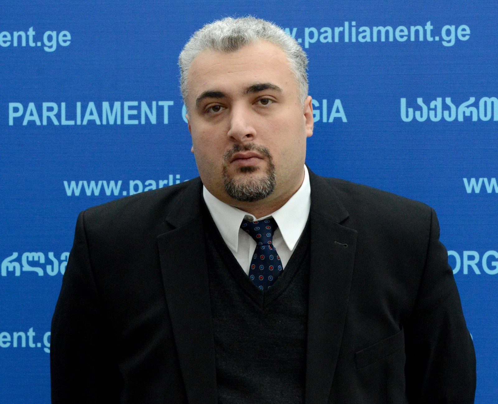 საქმის უშუალო გამომძიებლის ირაკლი ფიფიას და საქმის პროკურორის ზვიად ფხაკაძის ვერსიებს შორის ფუნდამენტური განსხვავებაა - სერგი კაპანაძე 