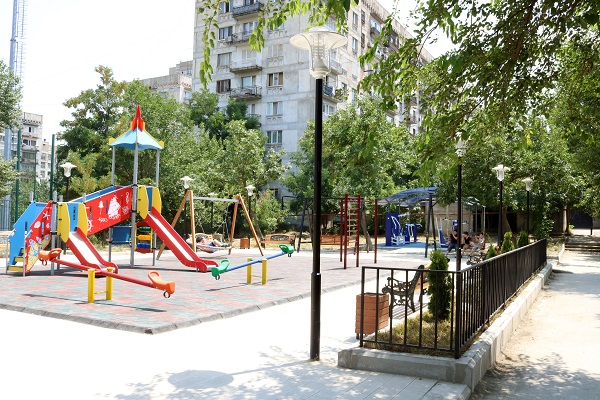 ბალანჩივაძის და პეტრიწის ქუჩებზე სკვერები მოეწყო