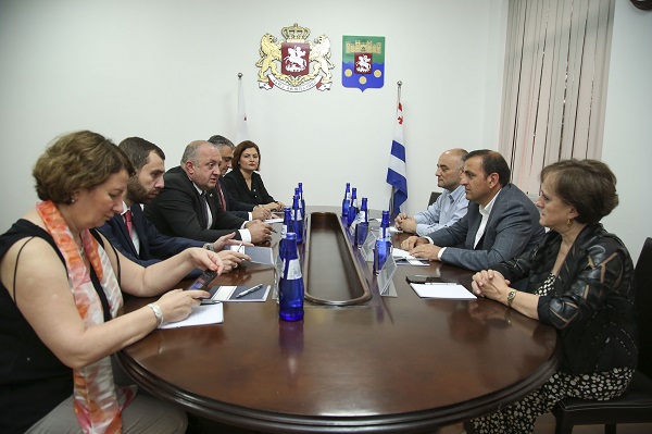 პრეზიდენტი აჭარის ავტონომიური რესპუბლიკის უმაღლეს საბჭოში კონსულტაციებს განაგრძობს