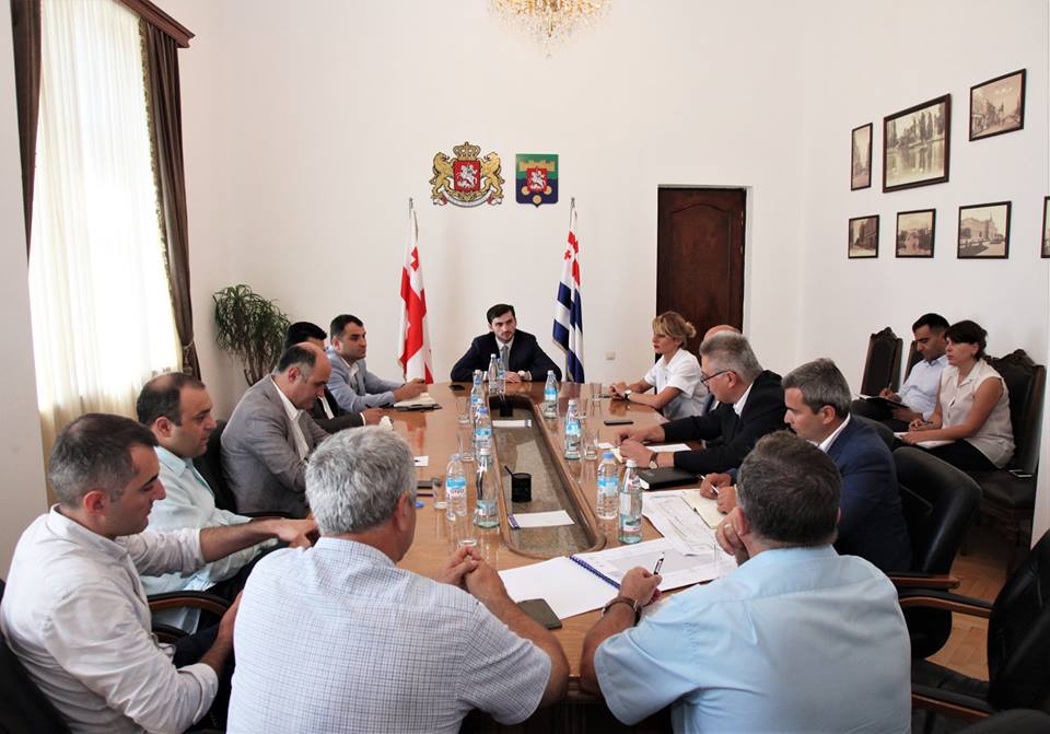 თორნიკე რიჟვაძემ მთავრობის ადმინისტრაციაში ჭადრაკის ოლიმპიადის საკითხებთან დაკავშირებით სამუშაო შეხვედრა გამართა
