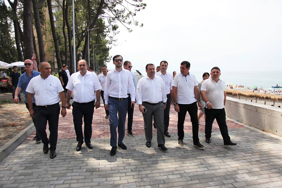 თორნიკე რიჟვაძე ქობულეთში ტურისტული სეზონის მიმდინარეობას გაეცნო