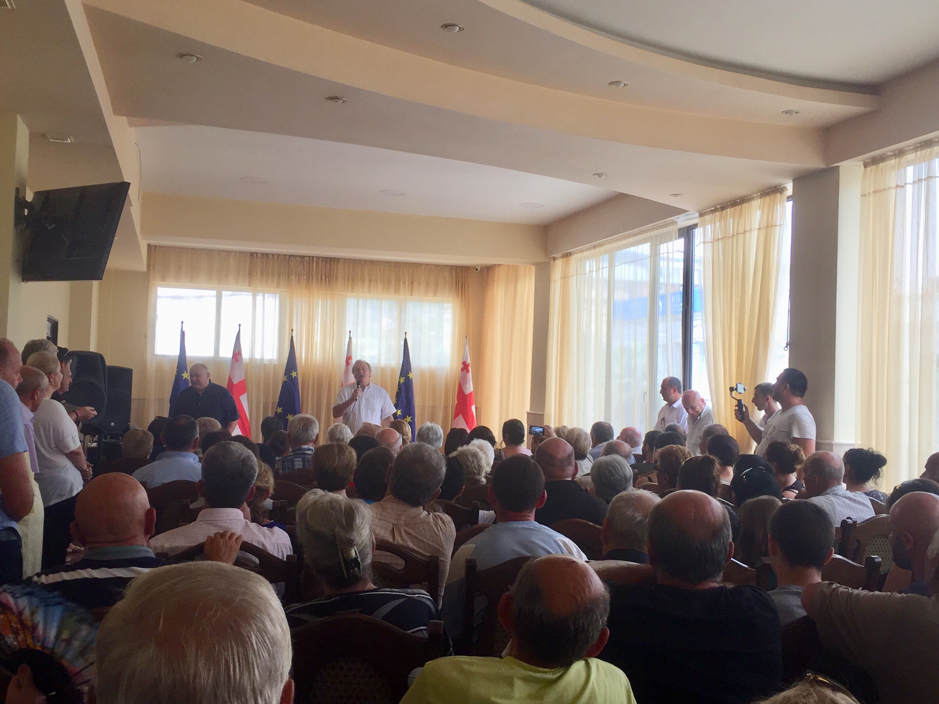 გრიგოლ ვაშაძე სამეგრელოს რეგიონში შეხვედრებს განაგრძობს
