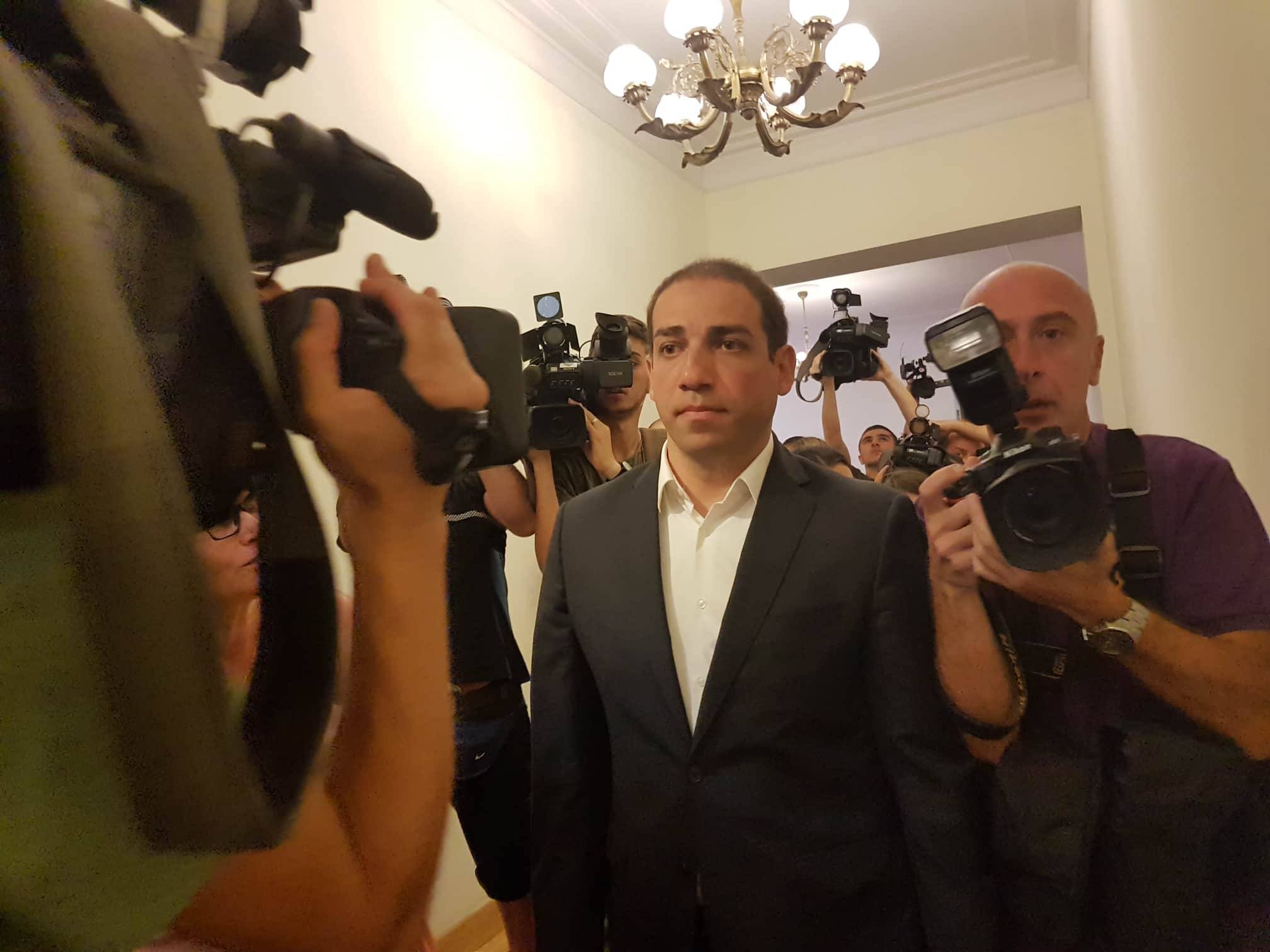 შოთაძის განცხადებით, ხორავას ქუჩაზე მაცხოვრებლები რომ არ გამოუკითხავთ, სასამართლოს გადაწყვეტილების შემდეგ გახდა ცნობილი 