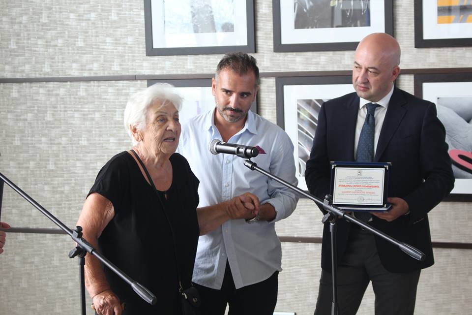 საპატიო ბათუმელების დაჯილდოება