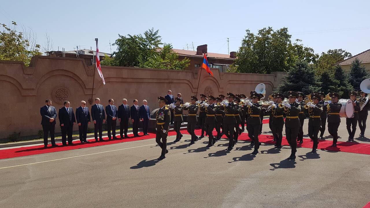 მამუკა ბახტაძის ოფიციალური ვიზიტი სომხეთის რესპუბლიკაში დაიწყო