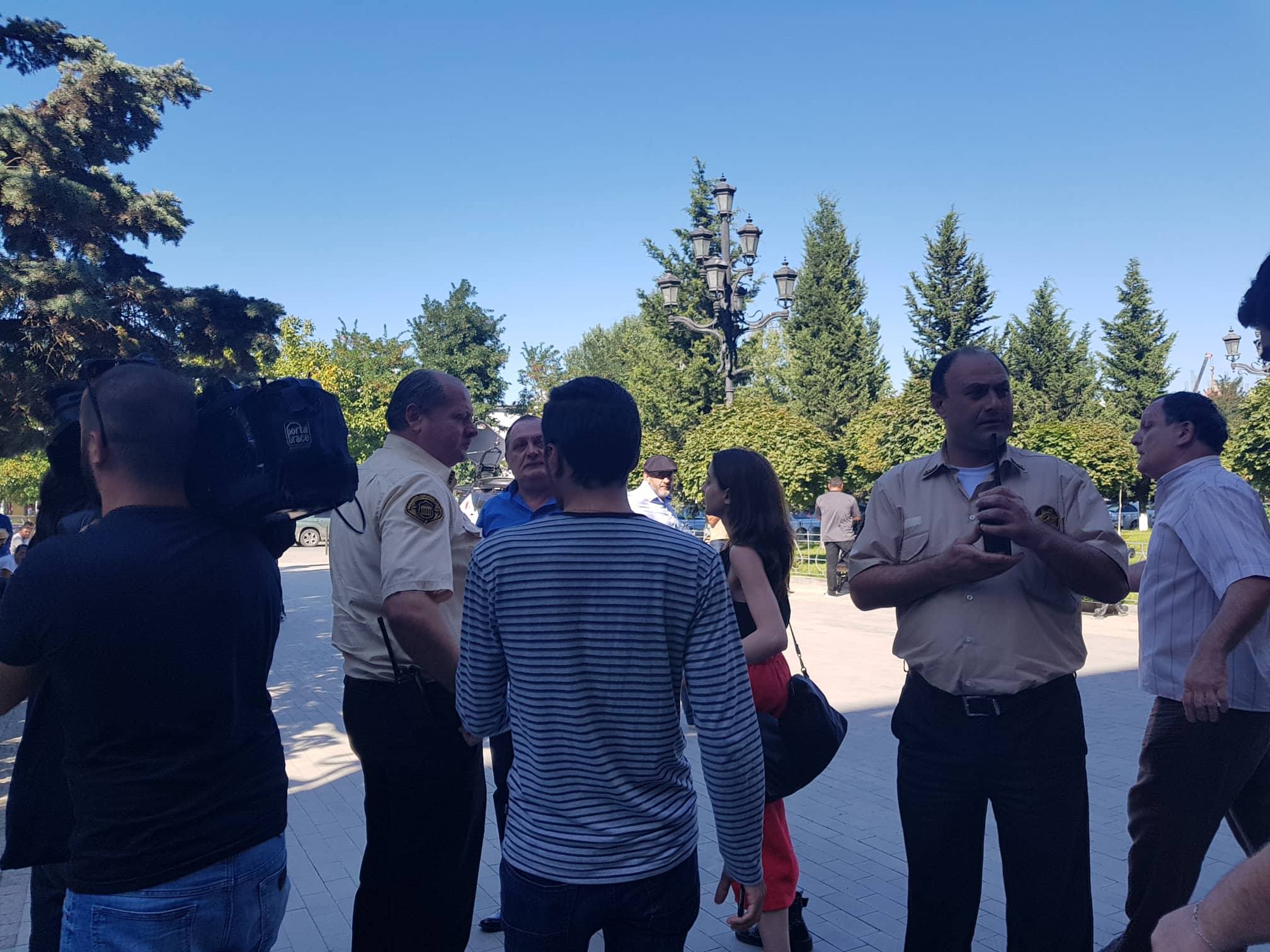 ჩემი შვილის საფლავს ვფიცავ, ამ კაცმა მითხრა, ტყუილად მოკლეს შენი შვილი, იქ იარაღი არ ყოფილაო - სოსო რობაქიძე