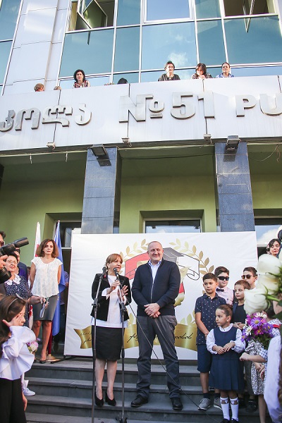 პრეზიდენტმა ახალი სასწავლო წლის დაწყება მოსწავლეებსა და პედაგოგებს 51-ე საჯარო სკოლიდან მიულოცა