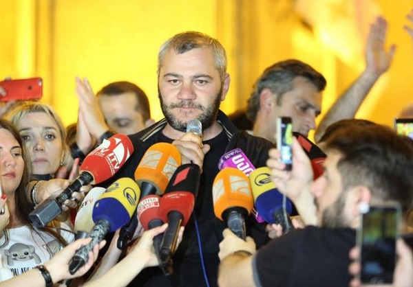 გაერთიანებული ოპოზიცია „ძალა ერთობაშია“ შვილმოკლულ მშობლებს სოლიდარობას უცხადებს