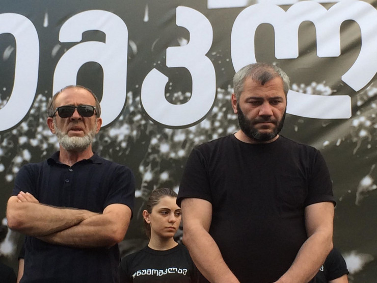 პოლიცია მშვიდობიანი შეკრების კონსტიტუციურ უფლებაში უხეშად ერევა - არასამთავრობოები