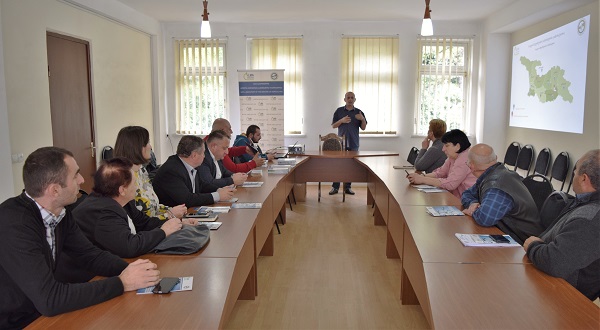 ლაბორატორიის სპეციალისტებმა ჭიათურაში ფუტკრისა და თევზის დაავადებებზე სემინარი გამართეს