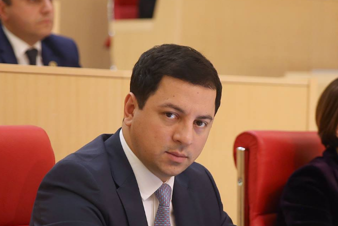 როდესაც „ნაციონალური მოძრაობა“ და მიხეილ სააკაშვილი გაქებთ არასამთავრობო ორგანიზაციებს, ე.ი. რაღაცას სწორად არ აკეთებთ, მეგობრებო - თალაკვაძე