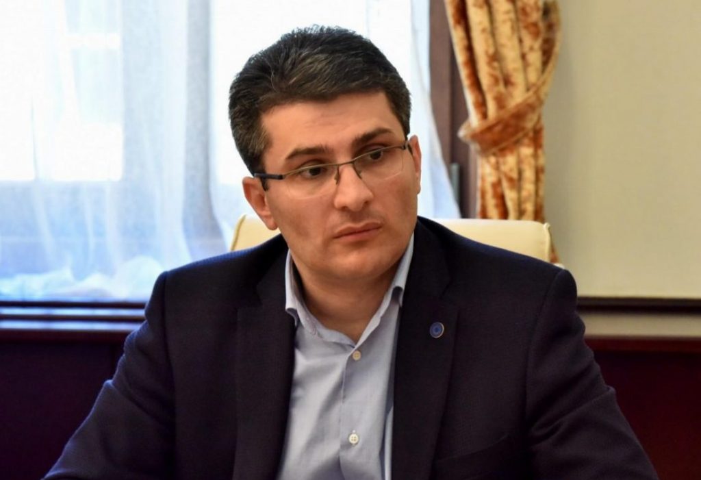 ალბათ, არავის სჯერა, რომ ქვეყანაში დარბიან 50-კაციანი შეიარაღებული ბანდები და ვიღაცებს აწამებენ - მამუკა მდინარაძე