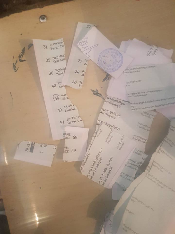 მარნეულის N29 უბანზე, ამომრჩეველს ბიულეტენი გარედან ჰქონდა შეტანილი 
