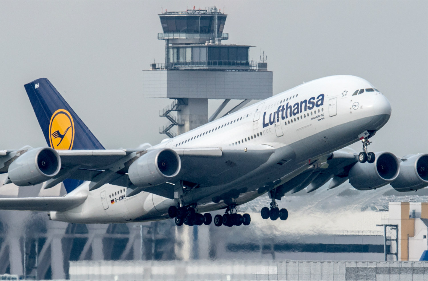 Lufthansa-ს წმინდა მოგება 6%-ით შეუმცირდა