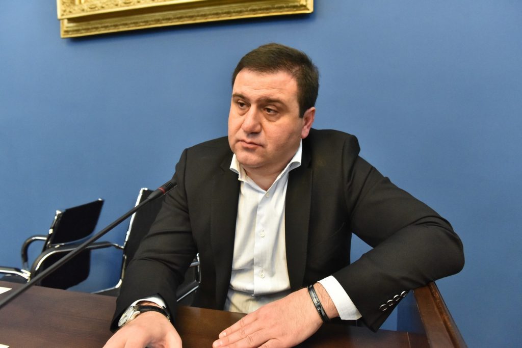 ლევან კობერიძე პარლამენტიდან კანაფის წარმოება-კულტივაციაზე მომზადებული კანონპროექტის გაწვევას ითხოვს