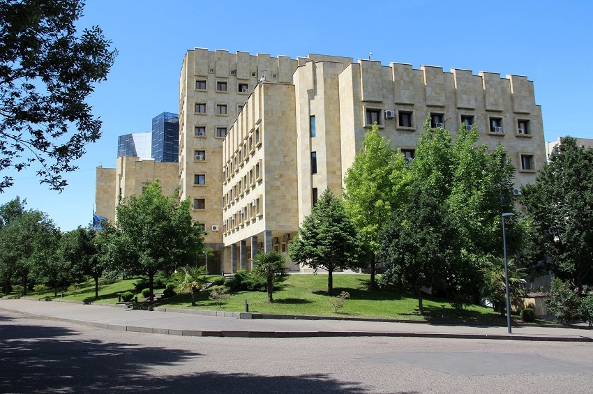 დიდი ოდენობით და განსაკუთრებით დიდი ოდენობით  ნარკოტიკული საშუალების  უკანონოდ შეძენა-შენახვისთვის ბრალდებულს 10 წლით პატიმრობა შეეფარდა
