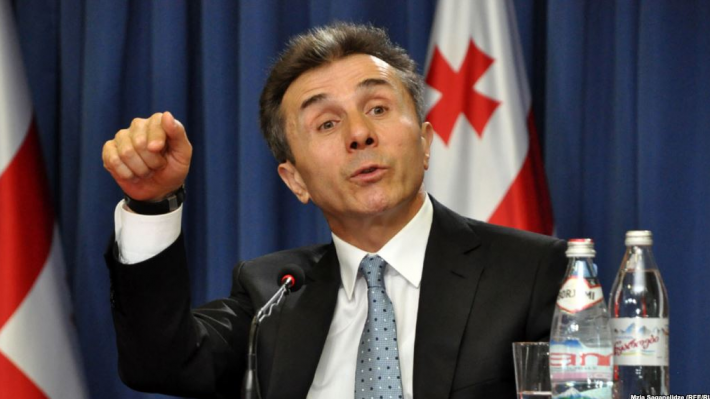 "ქართული ოცნების" ოფისში შეხვედრა მიმდინარეობს, რომელსაც ბიძინა ივანიშვილი ესწრება