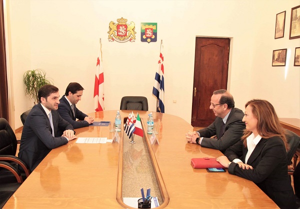 თორნიკე რიჟვაძე იტალიის ელჩს ანტონიო ენრიკო ბარტოლის შეხვდა