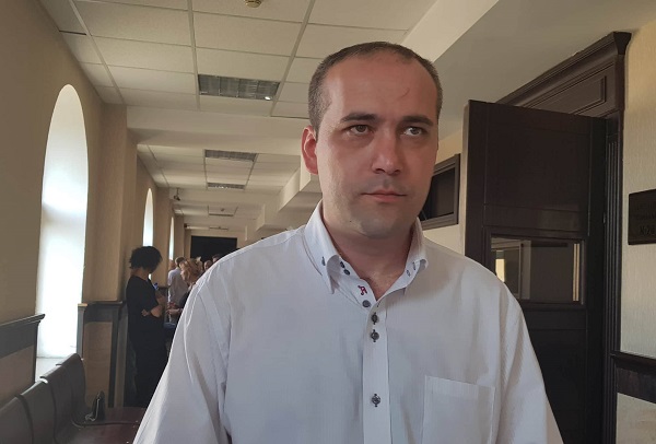 მოსამართლე ბადრი კოჭლამაზაშვილი ზვიად კუპრავას საქმის განხილვას ჩამოშორდა 