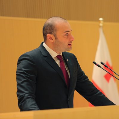 მთავრობის ინიციატივით, სოციალური დახმარების მიმღებ მოქალაქეებს მუშაობის დაწყების შემთხვევაში ფულადი დახმარება 1 წლის განმავლობაში შეუნარჩუნდებათ