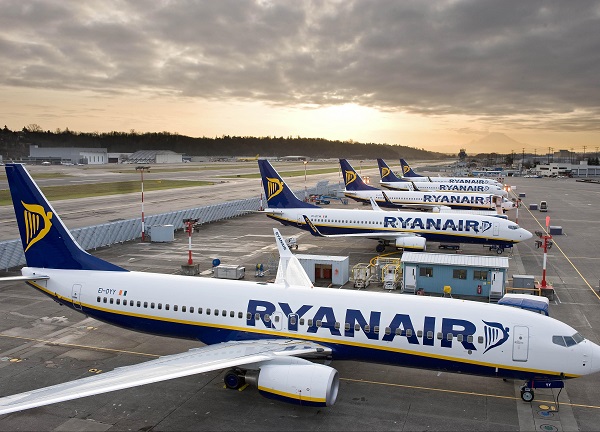 Ryanair-ი 2023 წლიდან ბორტზე პლასტმასის ჭურჭელზე უარს იტყვის