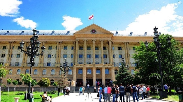 თბილისის საკრებულოს წევრს 6 წლით პატიმრობა შეეფარდა