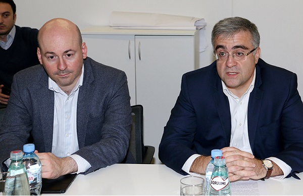 საფინანსო ბაზრის მონაწილეები, ეროვნულ ბანკთან ერთად, ხაზინების პროფესიულ ასოციაციას ქმნიან