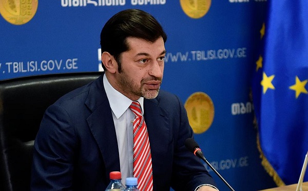 მთავრობა ჭარბვალიანობის პრობლემის გადაჭრაზე რამდენიმე თვეა მუშაობს, ოპონენტებმა კი, პოლიტიკური ქულების ჩაწერა მოისურვეს - კახა კალაძე