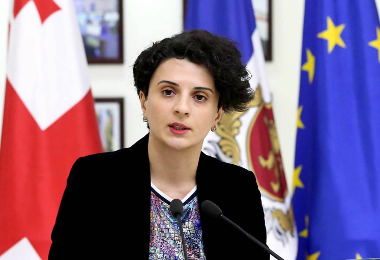 ნათია მეზვრიშვილი:  ვაცხადებთ, რომ არა, იარაღი არ ჩაგვიდია, იარაღი ქონდათ და შესაბამისი საგამოძიებო მოქმედებების ჩატარების გზით ამოვიღეთ