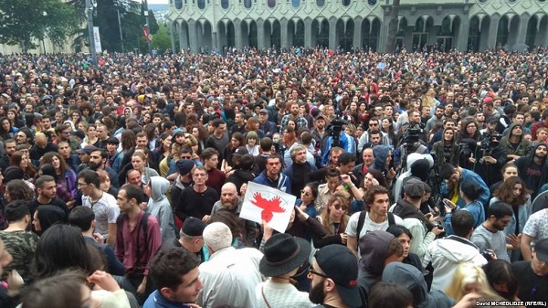 მშვიდობიანი აქციის ჩატარებას ხელს უშლიდა კონტრაქციები, რომლებსაც აგრესიულად განწყობილი ჯგუფები მართავდნენ - ომბუდსმენი
