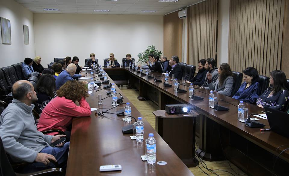 გარემოსდაცვითი ინფორმაციისა და განათლების ცენტრის ორგანიზებით ატმოსფერულ ჰაერში ტყვიის შემცველობის შესახებ დისკუსია გაიმართა