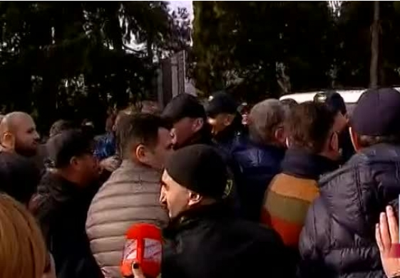 თელავისაკენ მიმავალ ოპოზიციის კოლონას გზა გადაუკეტეს