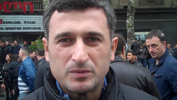 დავით კირკიტაძის სახლთან სამართალდამცველები არიან მობილიზებული