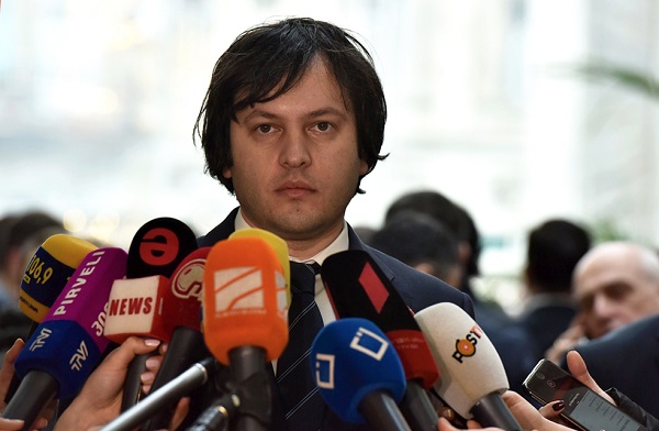 იმისთვის, რომ ყველა დეპუტატმა დასვას კითხვები და მიიღოს პასუხები გახარიასგან, ერთადერთი ფორმატია პლენარული სხდომა - კობახიძე