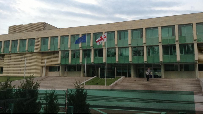 სუს-მა ზუგდიდის მერიის თანამშრომელი და კიდევ ერთი პირი დააკავა 