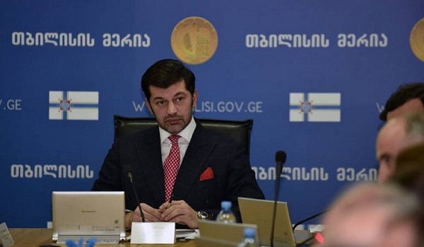 კალაძე ავტობუსის ზოლებში კერძო ავტომანქანების გადაადგილებისა და ველობილიკებზე პარკირების შემთხვევებზე კონტროლის გამკაცრებას ითხოვს
