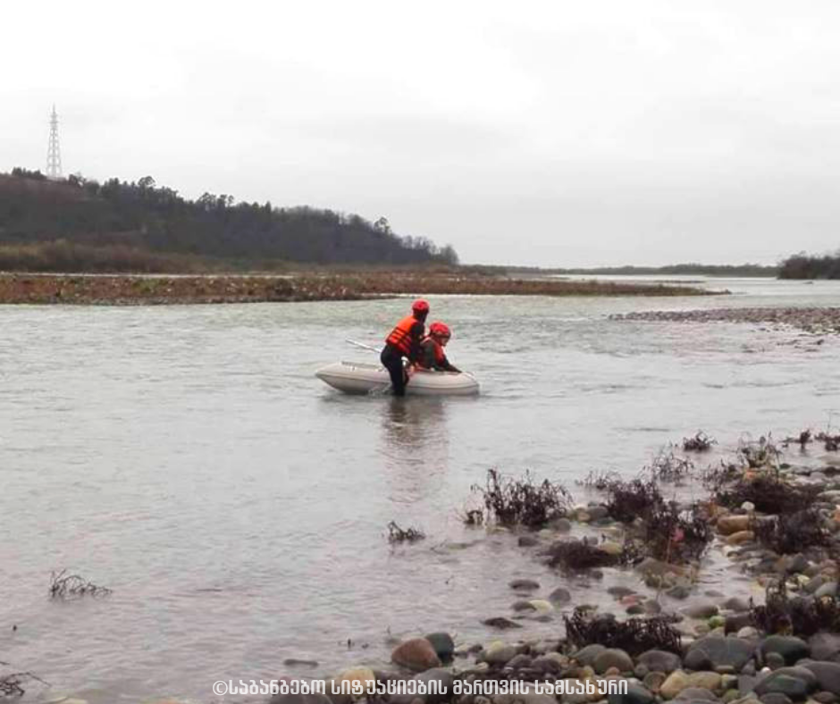 ბათუმი - მეხანძრე-მაშველებმა 54 წლის მამაკაცი მდინარე ჭოროხიდან უვნებლად გამოიყვანეს
