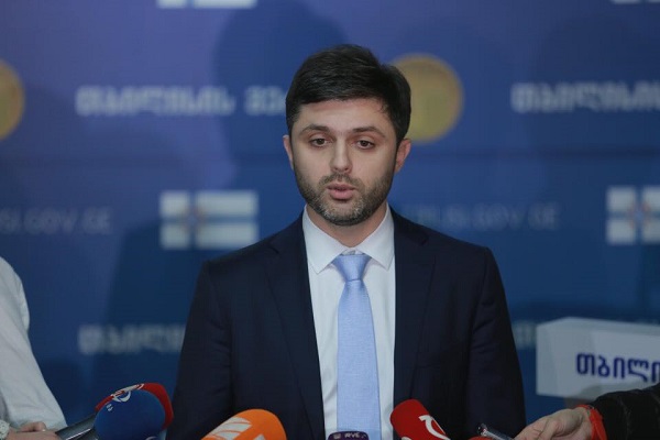 სატრანსპორტო საშუალებებზე რეკლამის განთავსებაზე აუქციონის ვადა იანვრის ბოლომდე გაგრძელდა - ხმალაძე