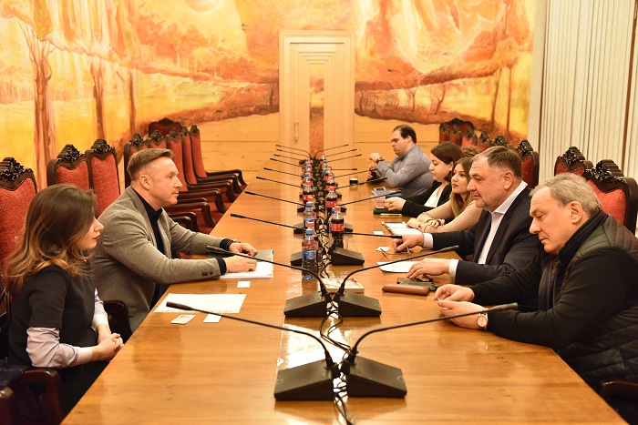 ბიძინა გეგიძე: მეწყერსაშიშ ზონაში ხდება კლდის დიდი მასივის მოჭრა და ნარჩენი მასალის მდინარის ჭალაში ჩაყრა