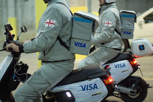 Visa და სფეისი, პირველი სრულად ციფრული ნეობანკი, მომხმარებლებს საბანკო ბარათების მიწოდების სერვისს სთავაზობენ 