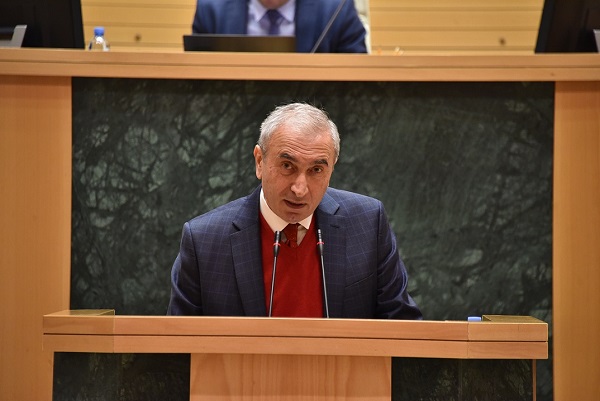 სიმონ ნოზაძე: სწორ გზაზე დგახართ, როგორც რეფორმატორი მინისტრი
