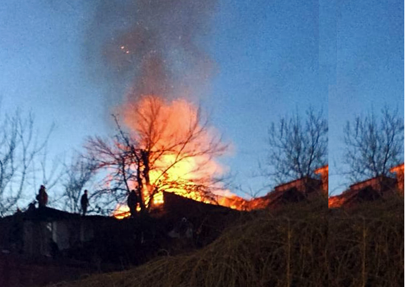 თბილისში, სიმონ ჩიქოვანის ქუჩაზე, კერძო საცხოვრებელი სახლის სახურავს ცეცხლი გაუჩნდა