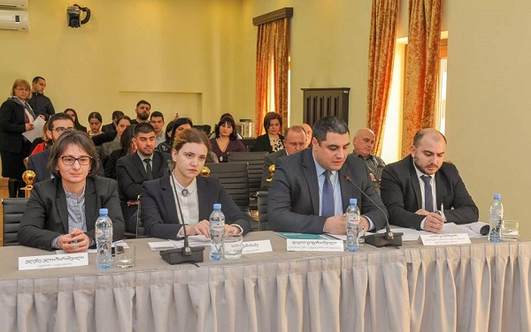 თბილისში ატმოსფერული ჰაერის მდგომარეობასთან დაკავშირებით პარლამენტში განხილვა გაიმართა 