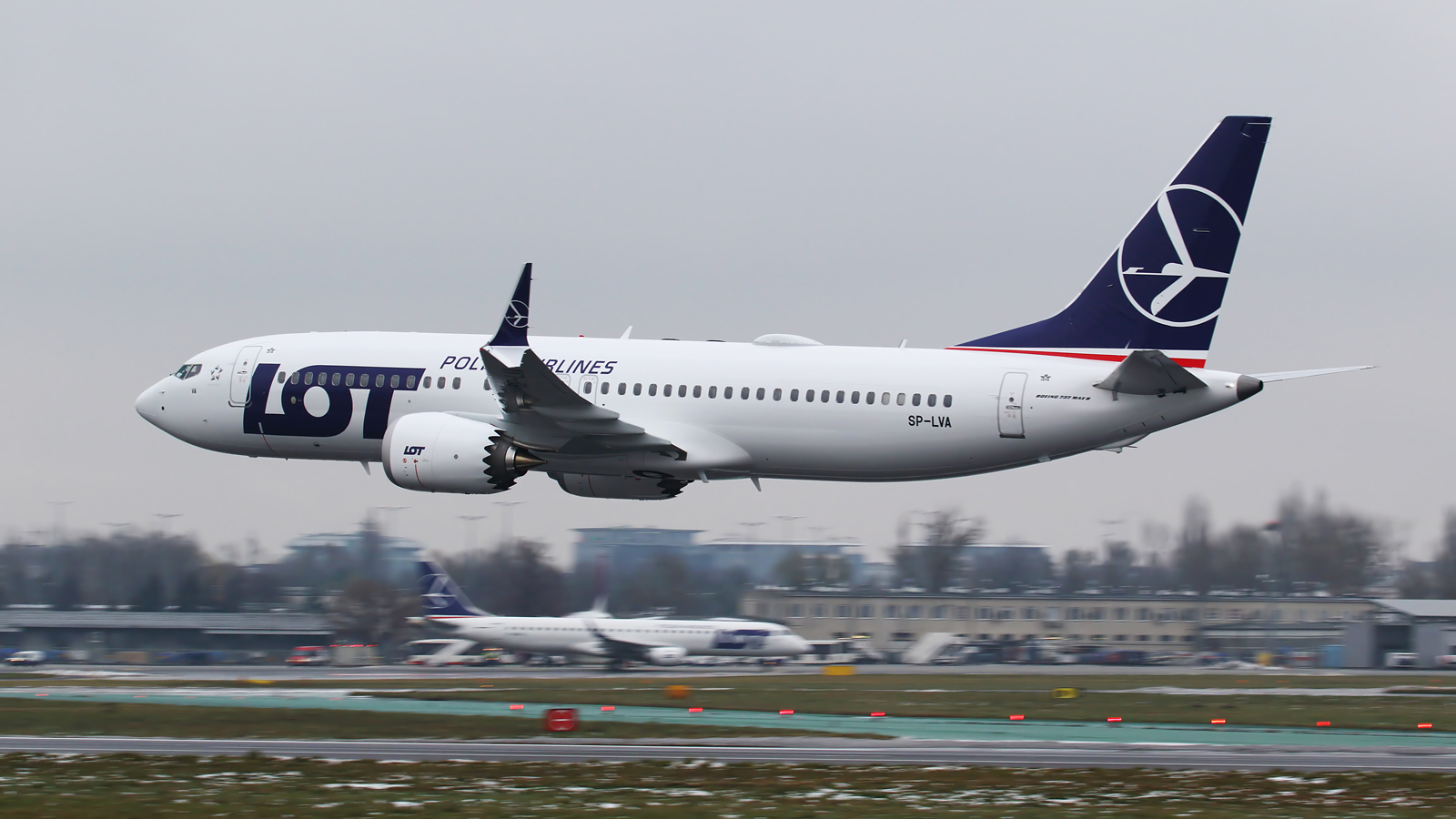 Boeing 737 MAX-ის გაჩერების შემდეგ LOT-მა 4 თვითმფრინავი იქირავა